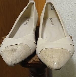 Anne Klein AK iFlex Oval Pointed Toe Flats Cream Shimmer Gold Size 8.5M